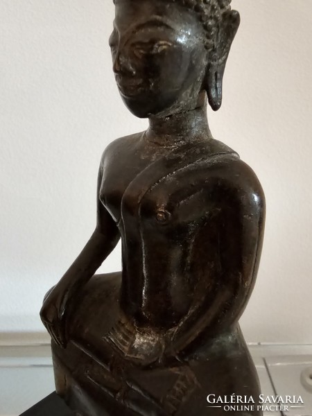 Beautiful old buddha (statue)