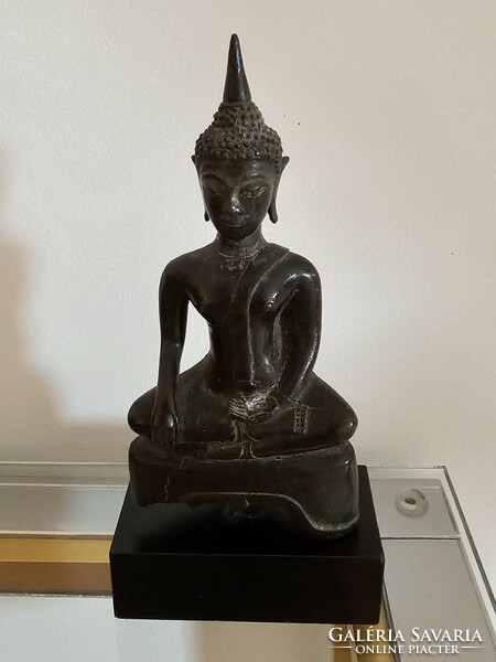 Beautiful old Buddha (szobor)