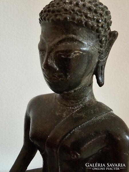 Beautiful old buddha (statue)