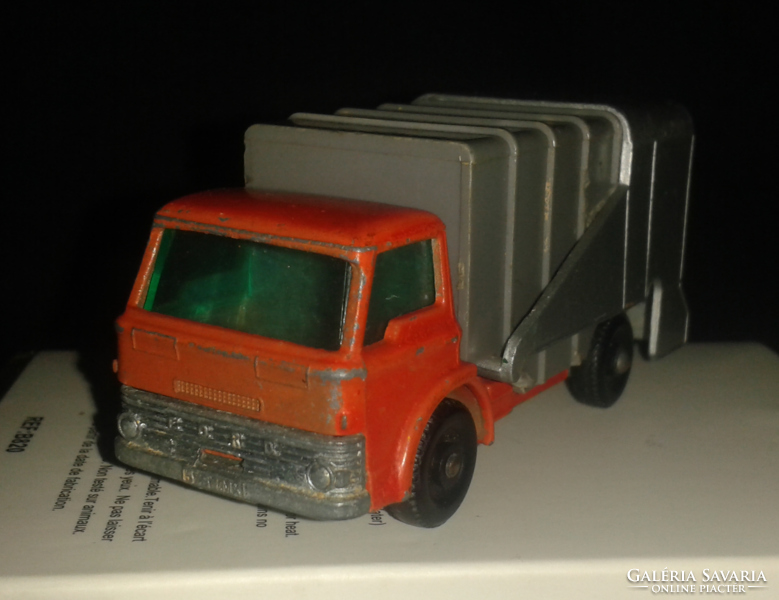 Matchbox ford refuse truck regular lesney england 1966