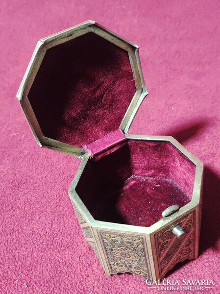 Persian ring holder