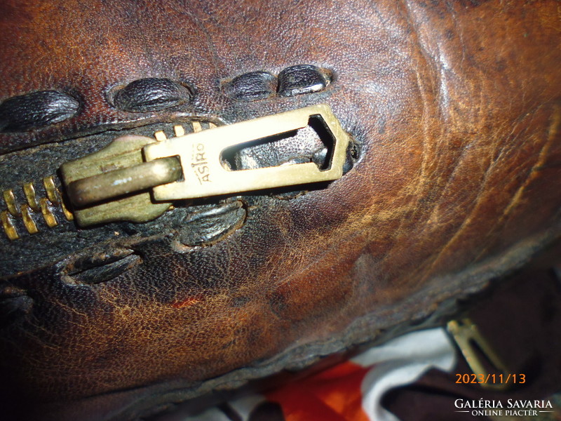 Különleges Vintage   patinás  bőr  kézi poggyász  ..HATALMAS ...valódi bőrből.