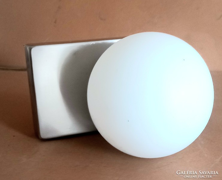 Nikkel tejüveg gömb asztali lámpa ALKUDHATÓ Art deco design
