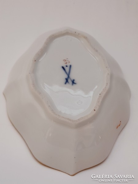Antique Meissen bowl with dragon motif, 10.5 cm
