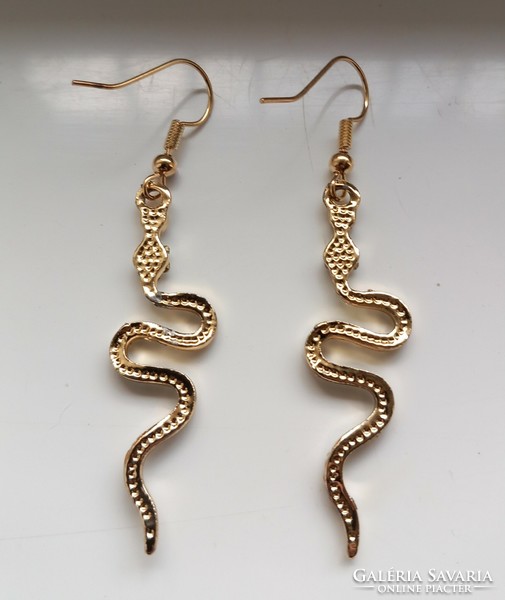 Aranyozott strassz kígyó fülbevaló.