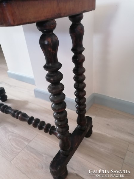 Antique English walnut veneer chess table from the 1800s