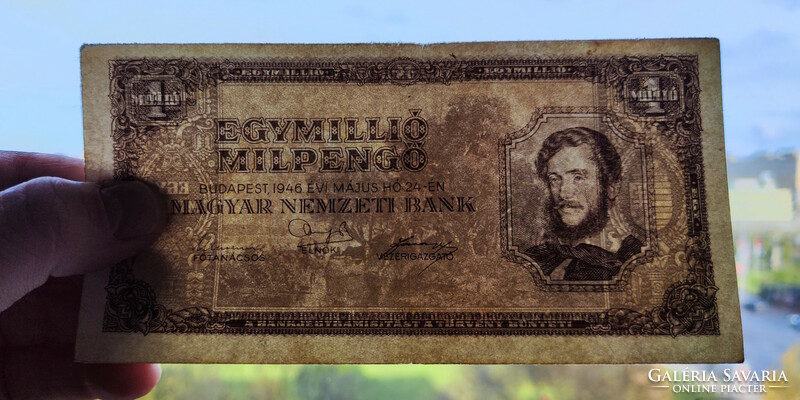 Pengő-milpengő-bilpengő sor: 1 millió (EF-VF) | 3 darab bankjegy