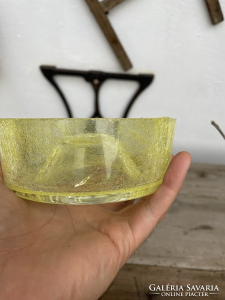 Hamutartó sárga citromsárga  repesztett Fátyolüveg fátyol karcagi berekfürdői üveg hamutartó hamus