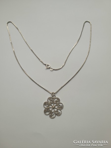Antik filigrán Ezüst virág motívumos áttört medál ezüst lánccal!
