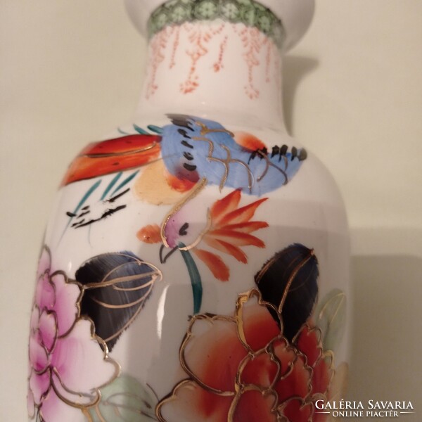 Chinese vase with flowers and birds contoured in gold