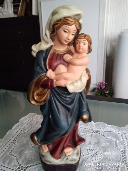 Mária a kis Jézussal karácsonyra, kézzel festett kerámia.