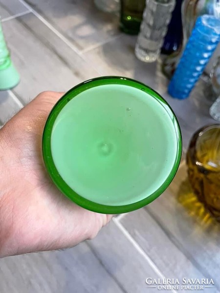 Gyönyörű  Midcentury modern zöldes zöld színű üveg váza  Gyűjtői szépség