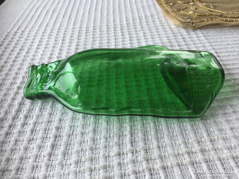 Zöld olvasztott üveg tálka, kézi munka (76)