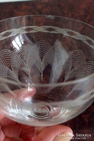 Antik  art deco geometriai mintával csiszolt, talpas, üveg pohár ,boros, kehely ,  2 db