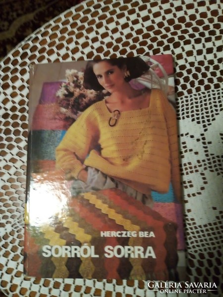 Herczeg Bea : Sorról sorra
