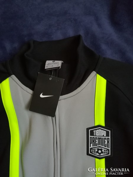 Nike new original sweater for sale in size m.