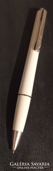 Retro ballpoint pen, in good condition.