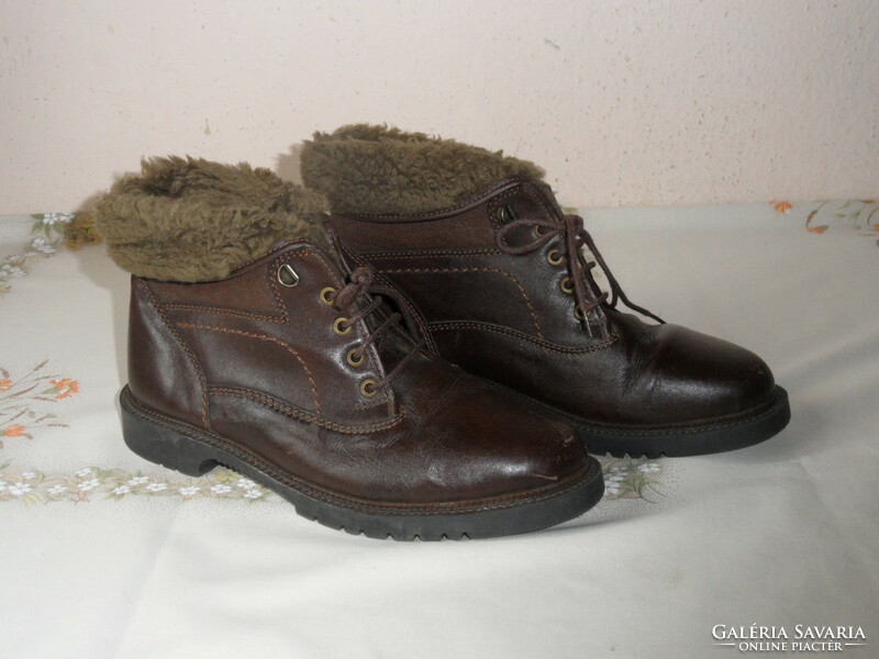 Older Portuguese Brown Faux Leather Boots (No. 41)