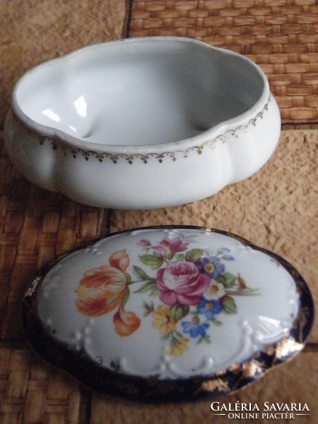 Old German porcelain bonbonier marked (p.M.), Flawless