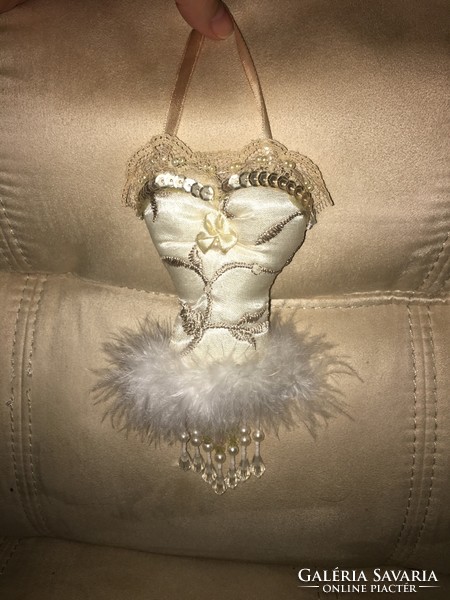 Unique, beautiful pincushion with pearl feathers, vintage decoration that can be hung