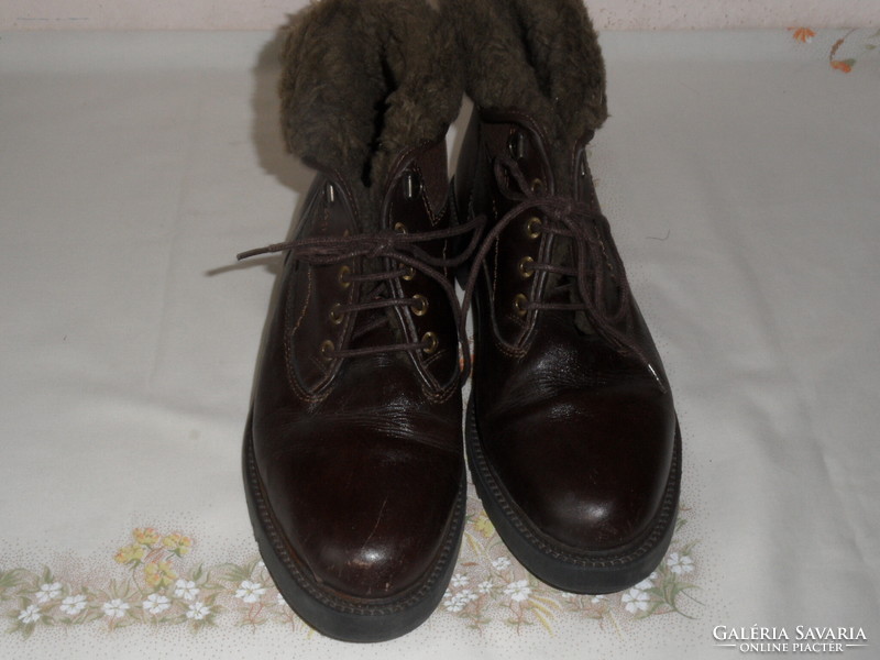 Older Portuguese Brown Faux Leather Boots (No. 41)