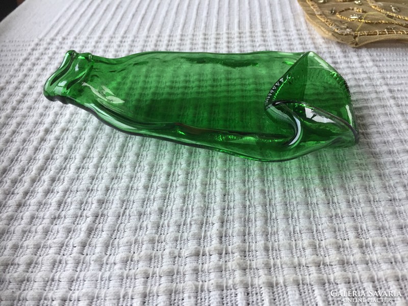 Zöld olvasztott üveg tálka, kézi munka (76)