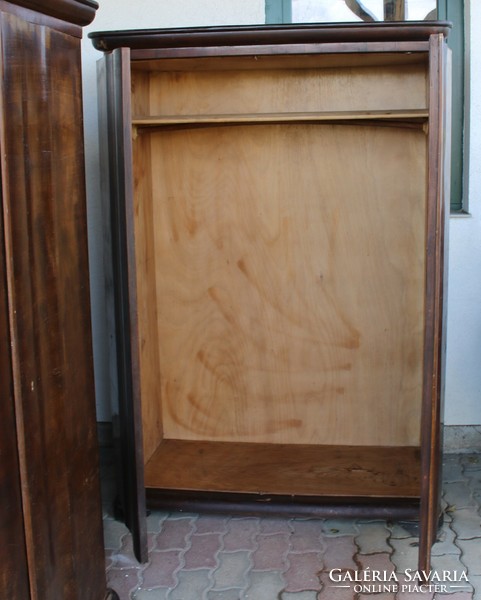 Régi diófa szekrény párban 1964-ben vásárolt
