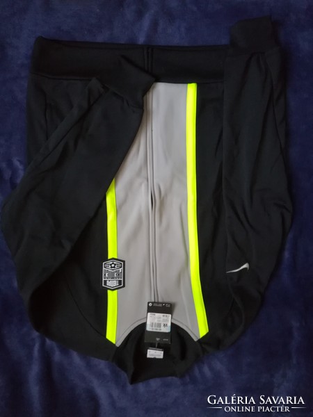 Nike new original sweater for sale in size m.