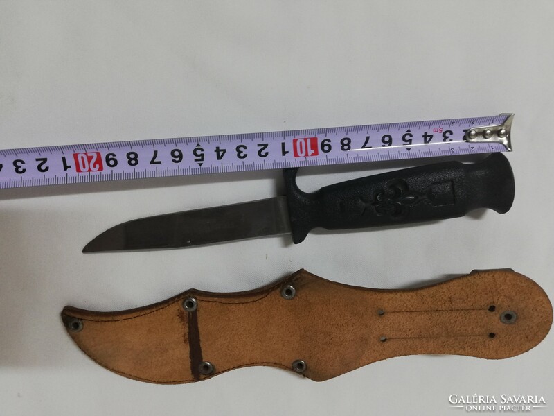 Scout dagger in leather case