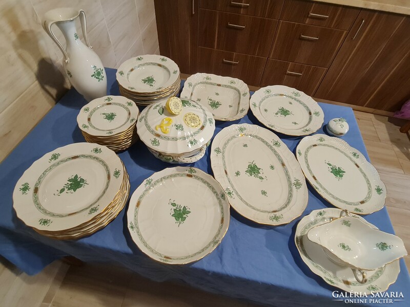 33-piece Herend dinnerware with Aponyi pattern