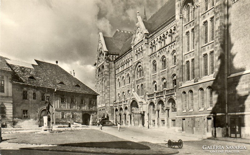 BP - 076 Budapesti séta,  Vár - Levéltár  (postatiszta)