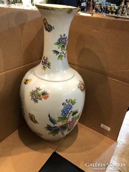 Herend porcelain vase, Victoria pattern, 50 cm high.