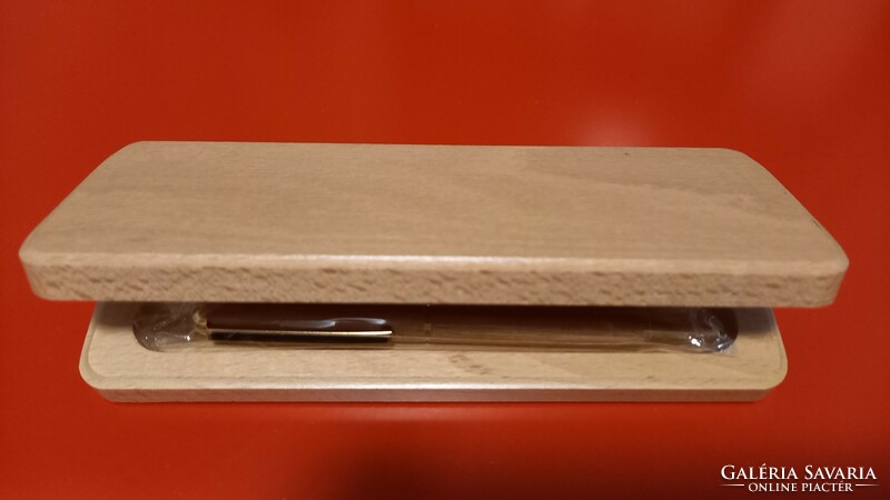 Fountain pen and Rotring pencil in wooden case, new