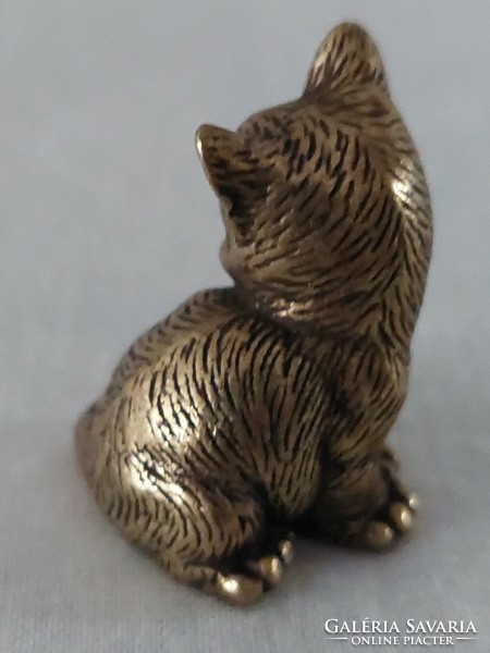 Miniatűr sárgaréz cica figura