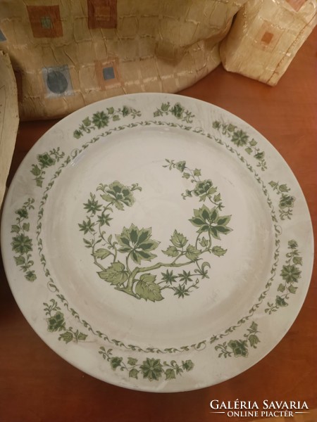 Lowland plates with green indama pattern.