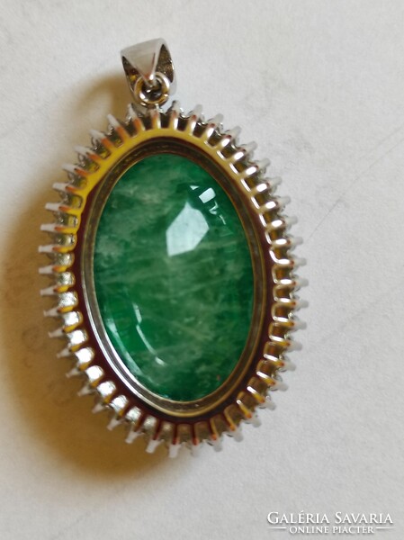 Paraiba pendant in emerald color