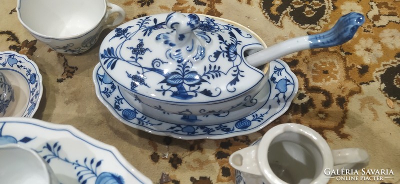 Meissen tableware with mixed markings, 98 pcs.