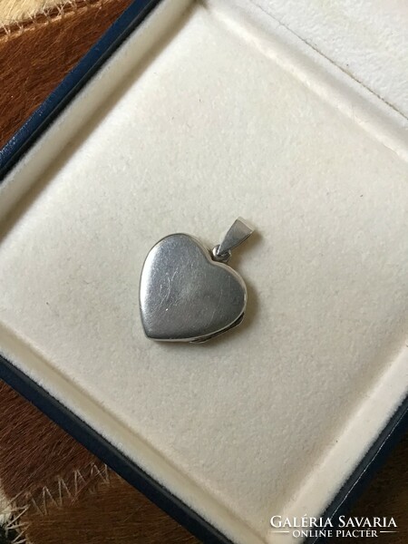 Régi ezüst szív alakú fényképtartó medál