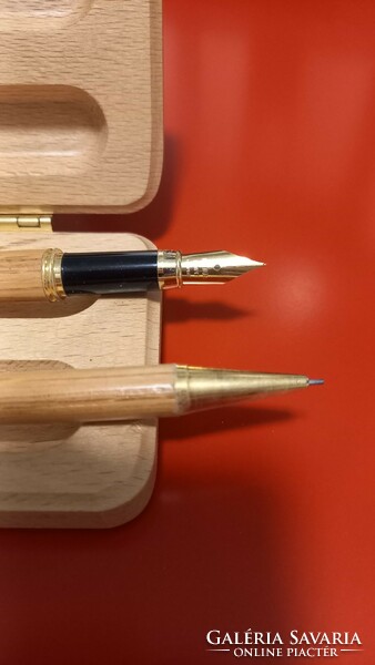 Fountain pen and Rotring pencil in wooden case, new