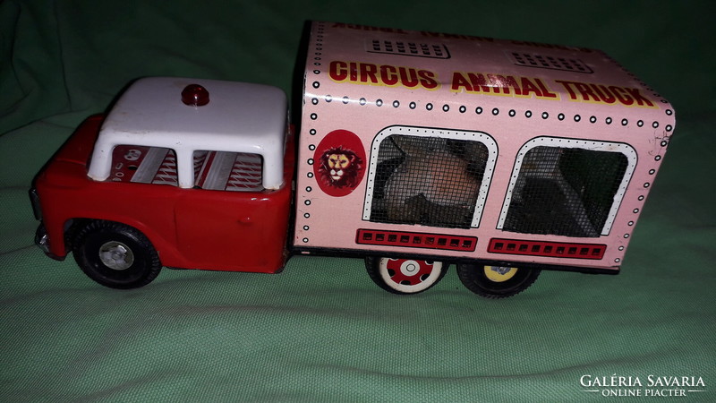 1970. Vintage mf782 circus animal transporter moving lion plate with flywheel 25x9x10cm according to pictures