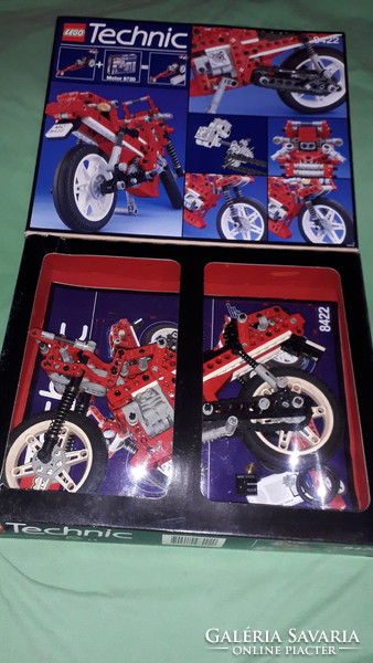 LEGO® Technic 8422 – Circuit Shock Racer motorkerékpár dobozával a képek szerint