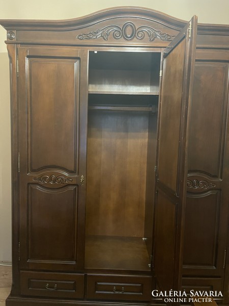 Baroque-style 3-door solid beech bedroom wardrobe in mint condition