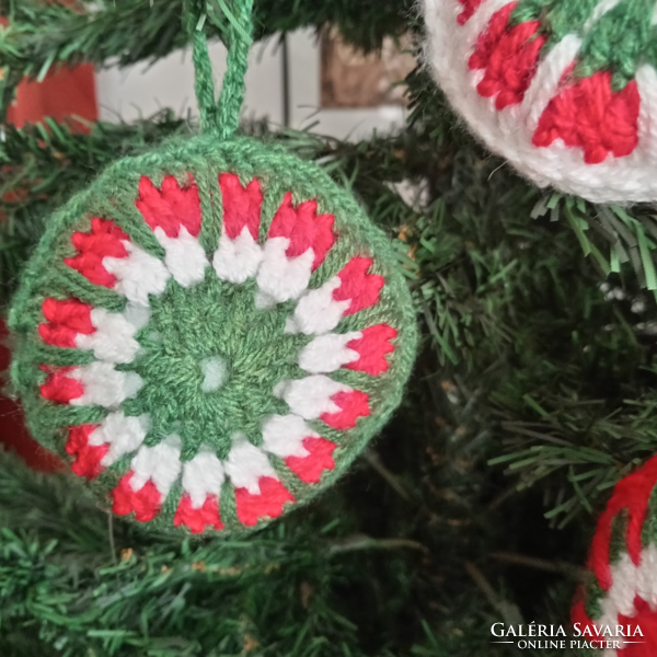 Tradicionális, rusztikus mintájú horgolt karácsonyfadísz 3 darabos