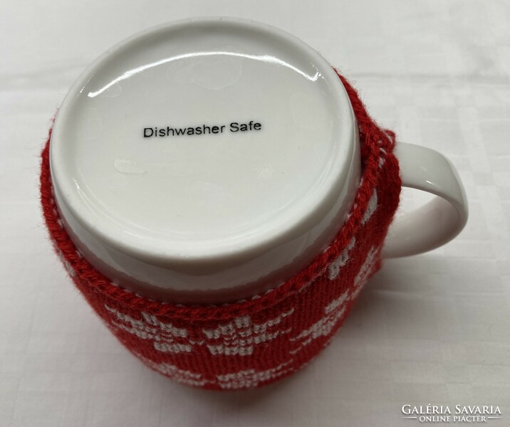 Christmas mug with porcelain knitted warmer