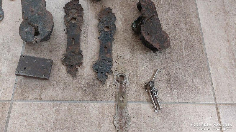 (K) antique locks, keys