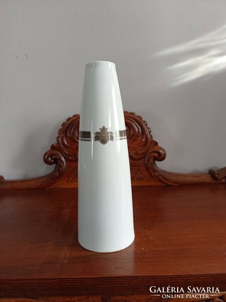 Hófehér Zsolnay porcelán váza 20 cm