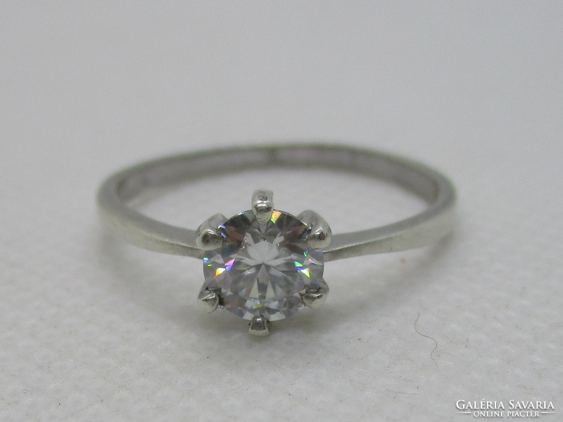 Nice silver ring with 0.85ct moissanite diamonds