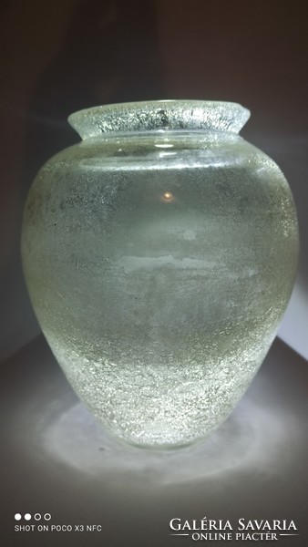 Nagy öblös repesztett karcagi üveg váza ritka színben mint a zúzmara gyűjtői