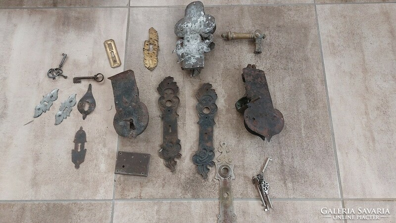 (K) antique locks, keys