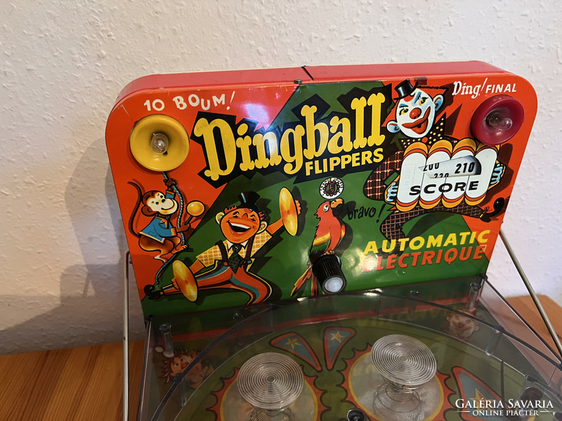Retro dingball pinball game